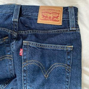 Levi’s high wastes mom jeans size 26
